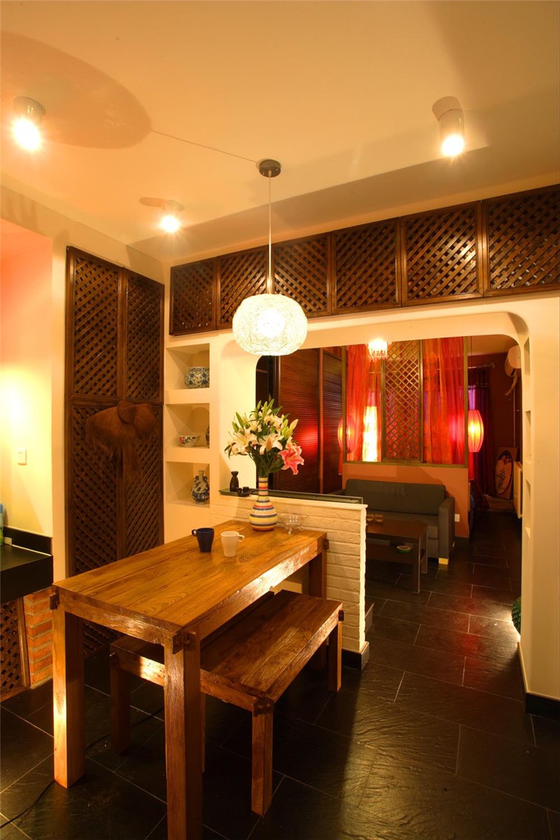 浓情的东南亚风格小户型餐厅装修效果图