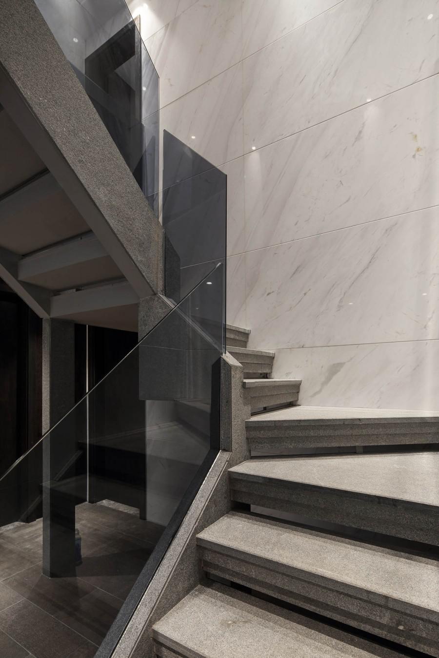 奢华典雅现代简约风格120平米复式loft客厅楼梯装修效果图
