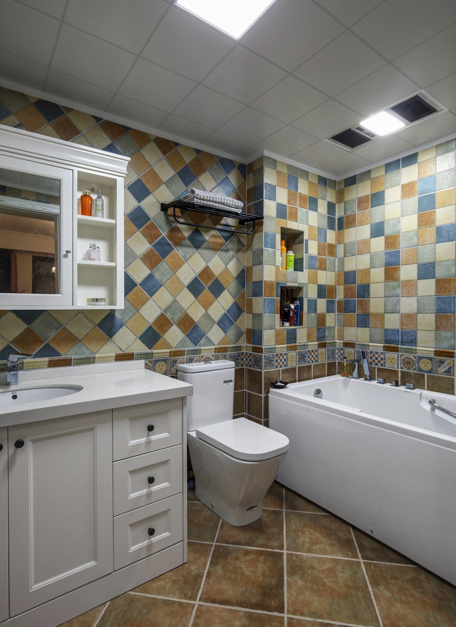低调简洁美式风格120平米四居室卫生间浴室柜装修效果图
