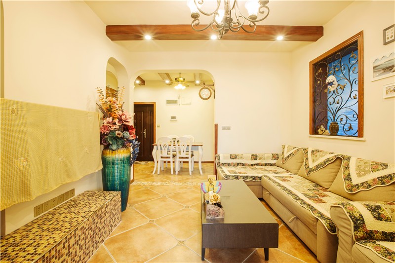 温暖的地中海风格小户型客厅装修效果图