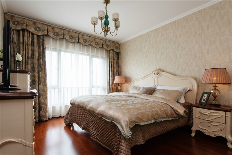 美观舒适的欧式风格四居室卧室窗帘装修效果图