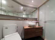 色彩斑斓现代简约风格90平米三居室卫生间浴室柜装修效果图