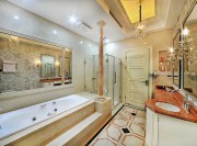 奢华辉煌新古典风格280平米别墅卫生间浴室柜装修效果图
