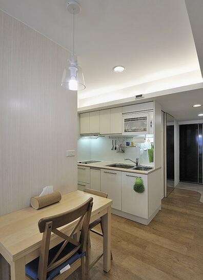 小巧紧凑现代简约风格50平米公寓厨房橱柜装修效果图