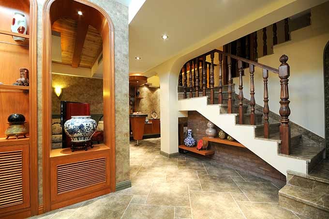 橙色实木新古典风格110平米复式loft客厅楼梯装修效果图